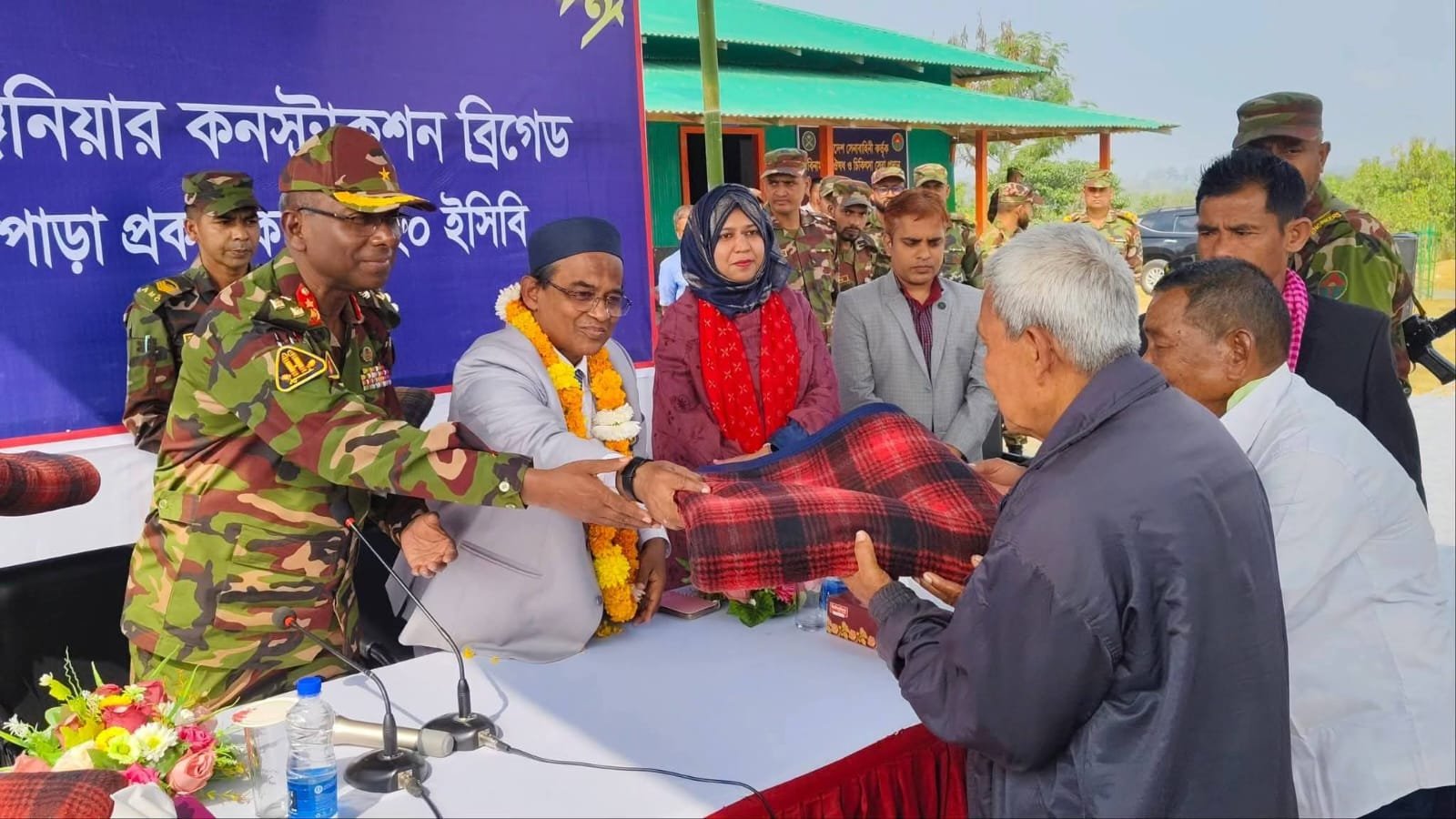 বাঘাইছড়িতে ৫ শতাধিক শীতার্ত মানুষের মাঝে কম্বল ও বিনামূল্যে চিকিৎসাসেবা প্রদান করলো সেনাবাহিনী
